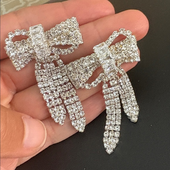 Rhinestone crystal bow statement dangle earrings silver toned - Picture 6 of 8